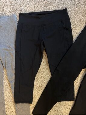 Black High-Waist Active Capri Leggings